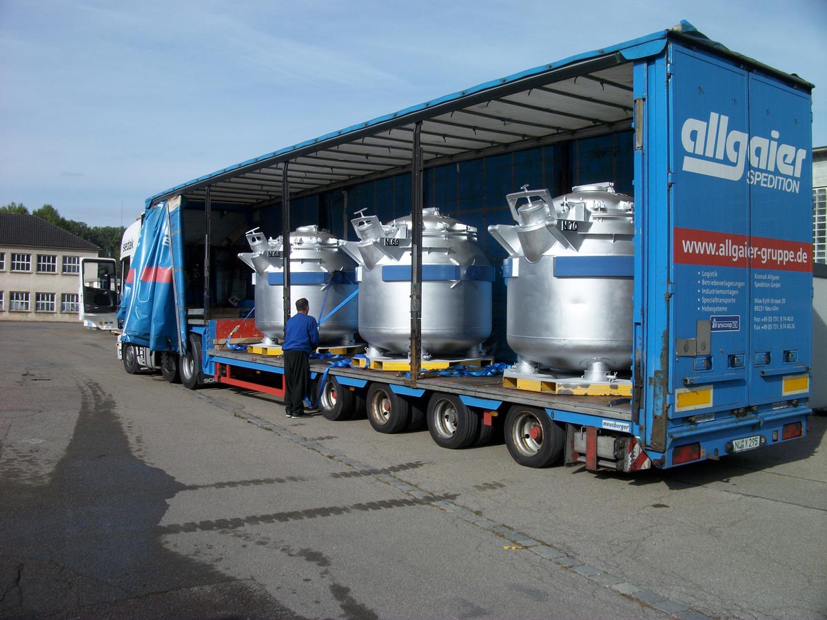 Verladene Flüssigtransporttiegel
